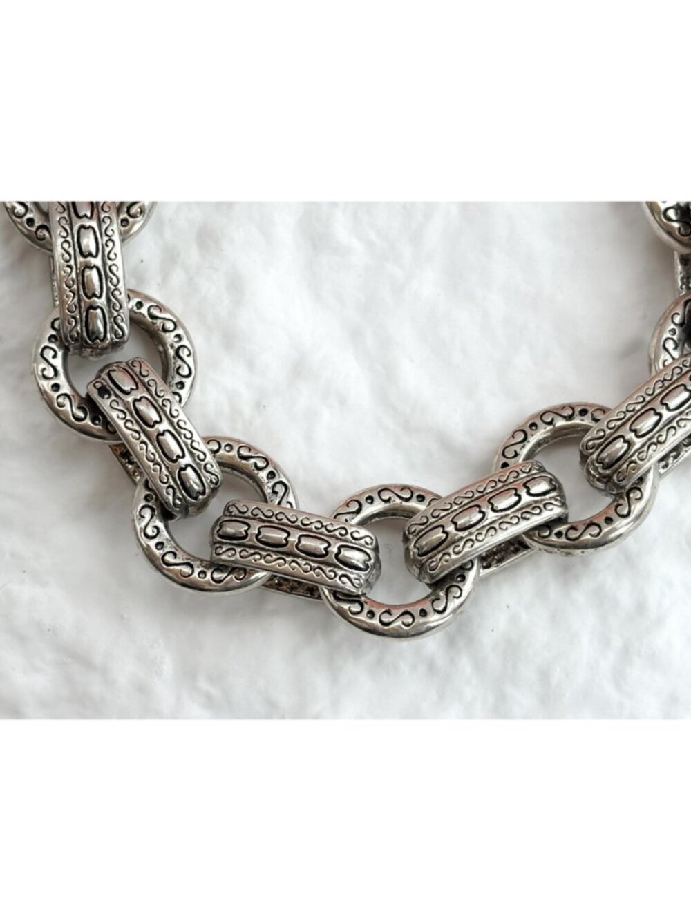 Chainlink Abstract Carved Hinged Magnet Vintage Silver Toned Bracelet - Picture 5 of 16